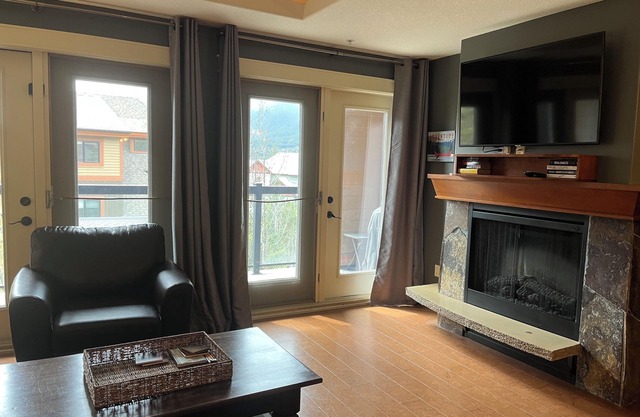 ❤️🌲Luxury Escape w/Superb Views for 6☀️Indoor Pool & Hot Tub☀️