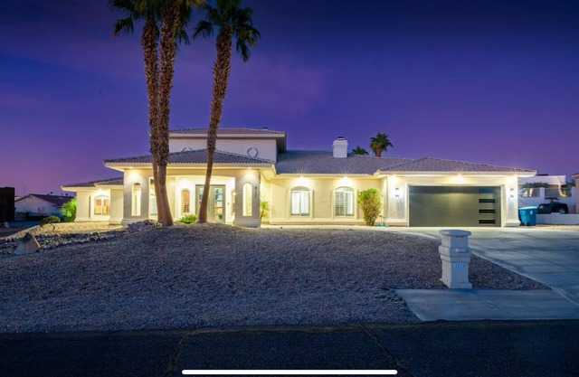 Luxury Estate W/Pool&Spa, Billiards, 4400 SqFt of Entertainment and Comfort