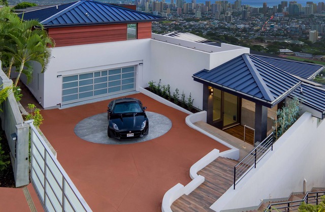 Luxury Estate with Panoramic Honolulu views. Steam room, Sauna, Spa, Heated Pool