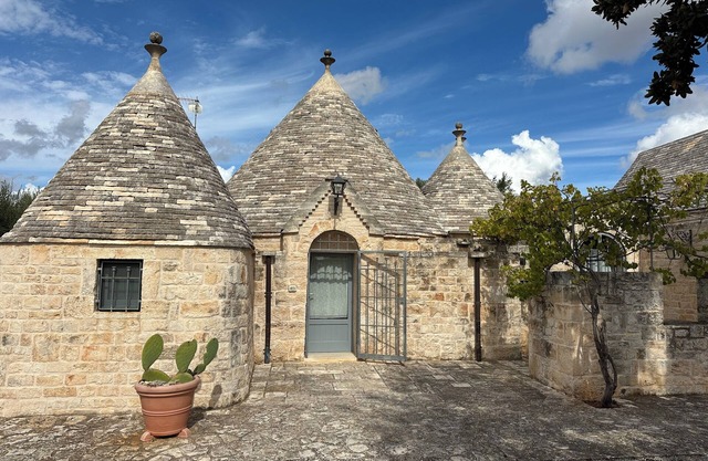 Luxury family Trullo (180m2) with large private pool, BBQ, pizzaoven and garden