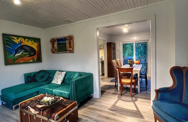 Luxury Farmstaycation - The Moose River Cottage at Lindsay Lake Farms