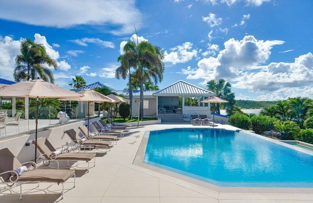Luxury Five bedroom estate with heated pool and gym