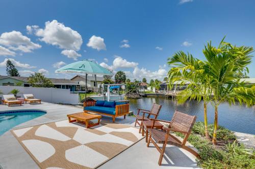 Luxury Gem with Private Pool and Dock in Apollo Beach