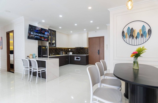 Luxury #Grand-Riverside 4BR #Pool#Netflix#Buivien#D4#Center#D1