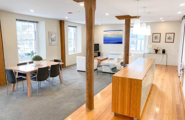 Luxury Hobart Waterfront Apartment with views!