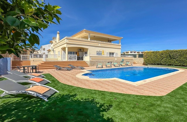 ★Luxury Holiday Detached Villa w/Pool in Albufeira, nearby Beach and Golf