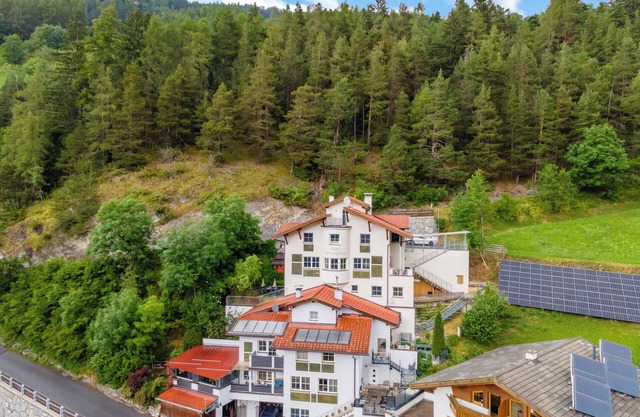 Luxury holiday home with stunning views & oak sauna