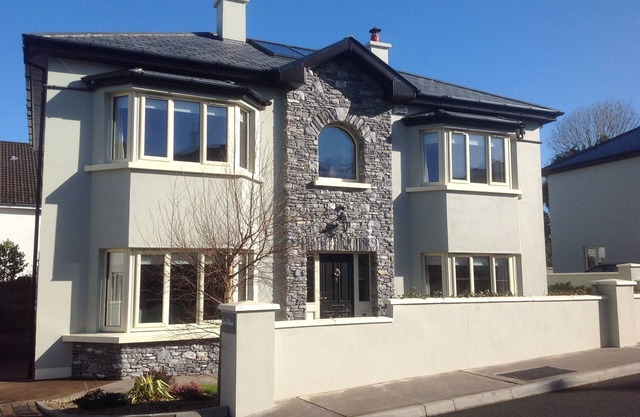Luxury Home 3 mins to Nat Park, priv parking 4 cars, Secure Gates for families