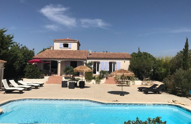 Luxury house with large heated pool in spacious property, 10 min from the sea