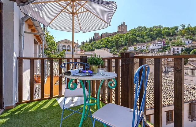 Luxury house in Granada Center. Reyes II