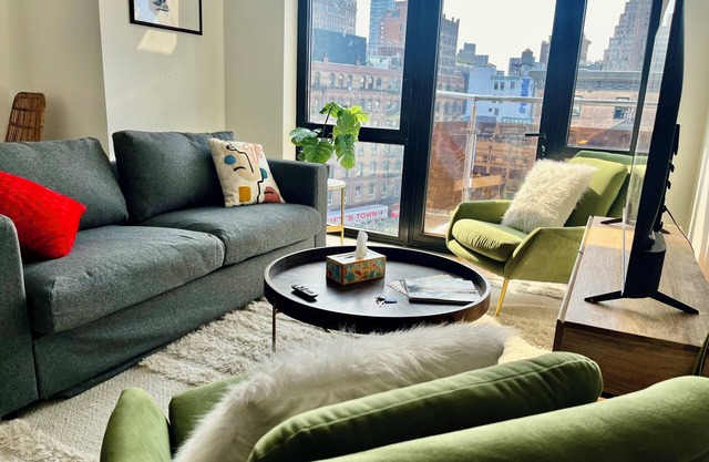 Luxury in Little Italy: 2 bedroom-Private Balcony