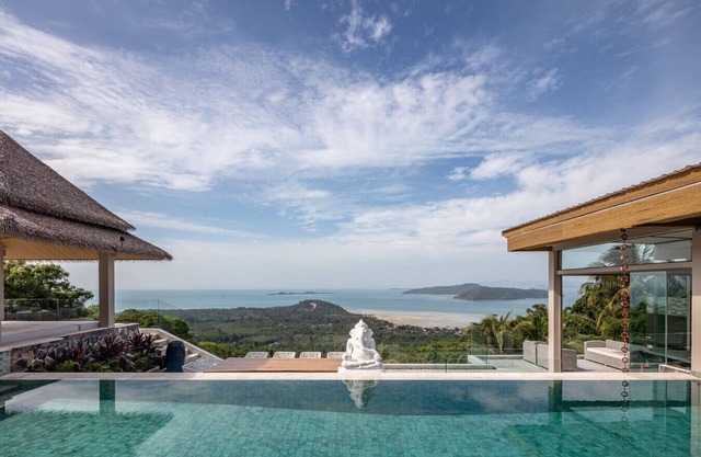 Luxury Infinity Villa - With Gym, Cinema & Spa