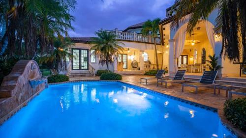 Luxury Italian Type Villa 7k SQ FT Heated Pool