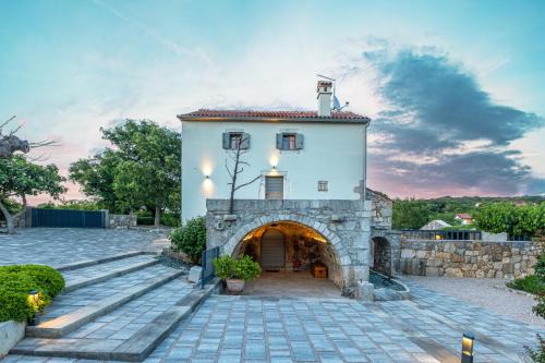 Luxury Jerini House with pool