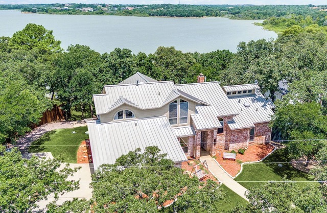 Luxury Lake Front Getaway close to Dallas, Frisco, Little Elm