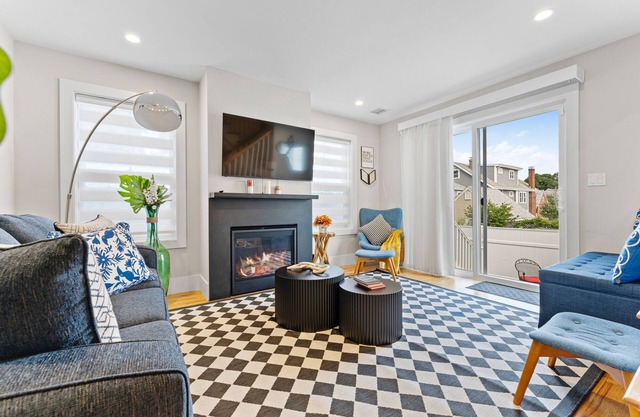 Luxury large house minutes to Cambridge and Boston