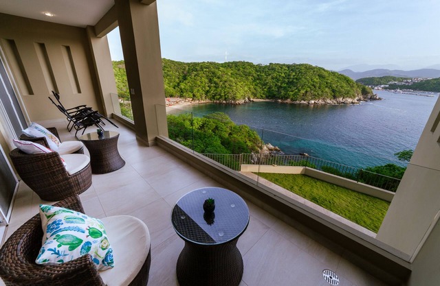 Luxury Living with Dramatic Ocean Views