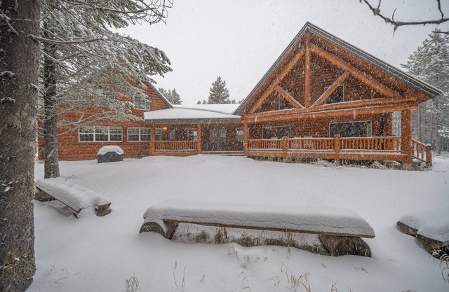 Luxury Lodge Perfect for Family Reunions and Retreats - 30 Min from Yellowstone
