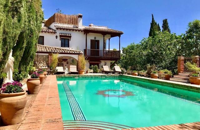 Luxury mansion with Alhambra views and pool