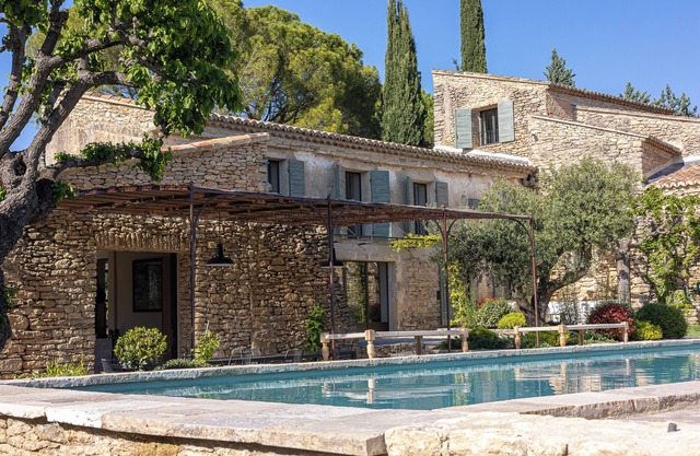 Luxury Mas in Gordes with pool & view Charming comfort and privacy