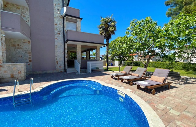 Luxury Mediterranean Villa: 5BR, 5BA, Pool, BBQ - Perfect for Big Groups!