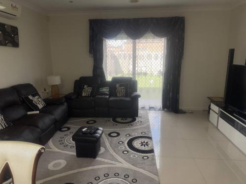 Luxury Melton House Room 2