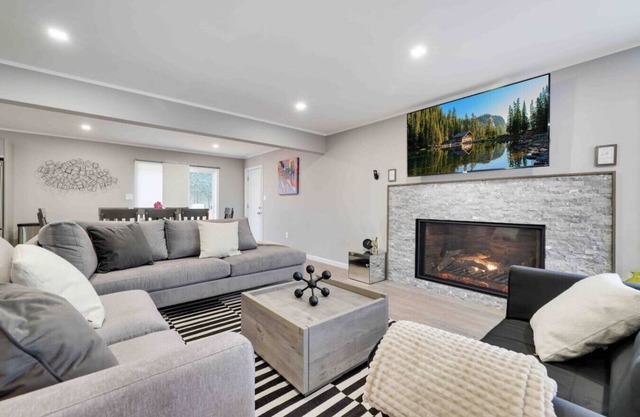 Luxury Modern 6BR Pocono Home Near All Attractions