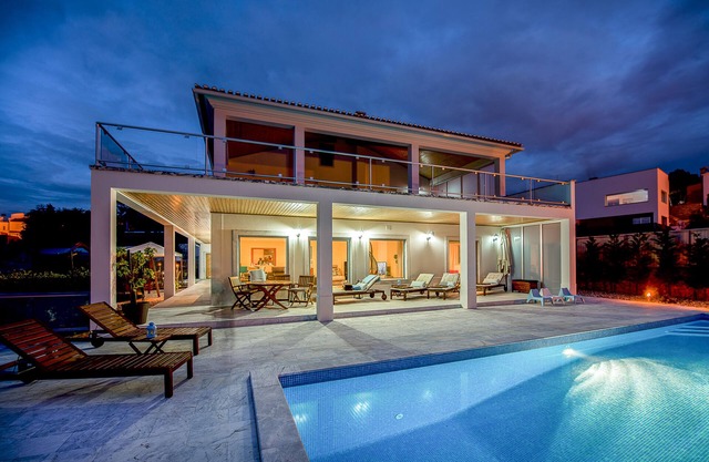 Luxury modern family villa with lagoon views, private heated pool, free wifi