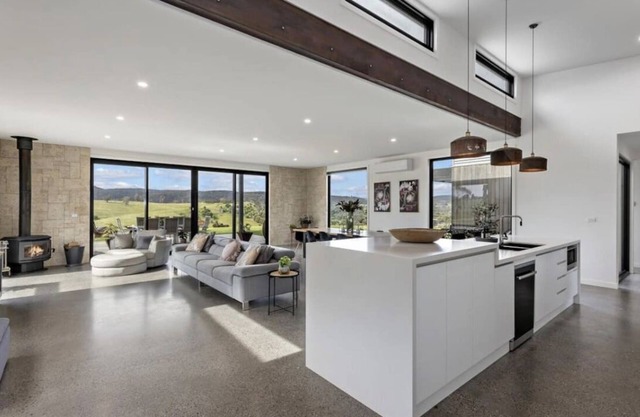 Luxury Modern Farm stay with Country Living