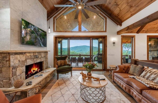 Luxury Modern - Rustic Cabin featuring AMAZING mountain views