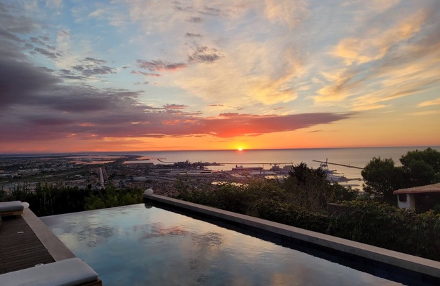 Luxury modern villa with sea view in Sete