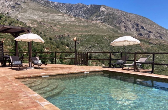 LUXURY MOUNTAIN COUNTRY HOUSE 15 MINUTES FROM THE BEACH