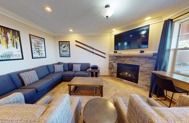 Luxury Mountain Escape 5BR Home by RedAwning