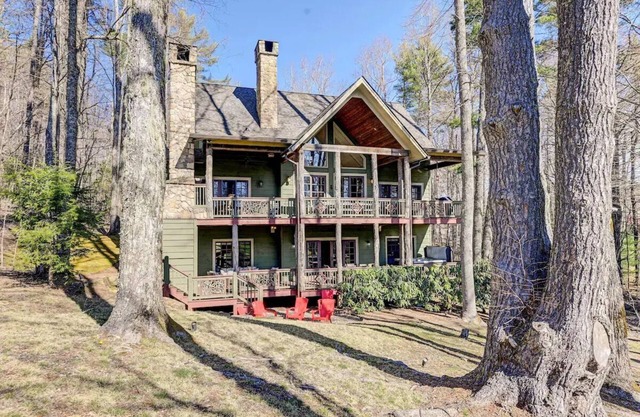 Luxury Mountain Home: Golf, HotTub, Mountains, Lake, and Trillium Club amenities