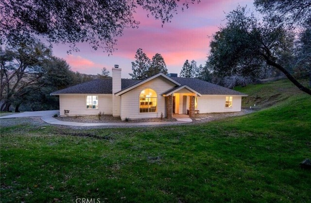Luxury Mountain House Oakhurst, Yosemite! 4 BDR, 2 BTH Near Yosemite & Bass Lake