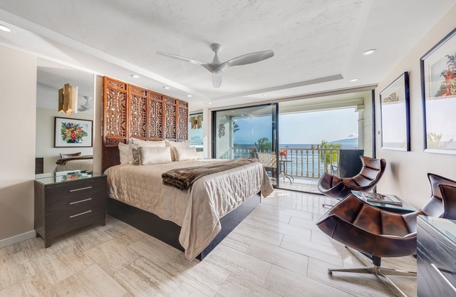 LUXURY OCEAN and BEACH FRONT studio in Lahaina Shores. Sunset ocean views!
