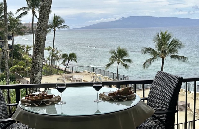 Luxury Oceanfront Condo - Hale Ono Loa - Top Floor - Ocean View -