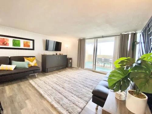 Luxury One-Bedroom Apartment with Ocean View