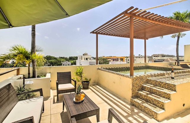 Luxury Penthouse w/Rooftop Pool - Walk to Beach!