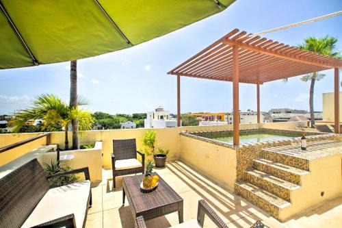 Luxury Penthouse with Rooftop Pool - Walk to Beach!