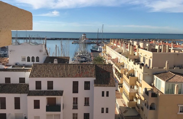 Luxury penthouse overlooking the golf course of Almerimar.