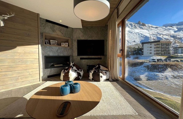 Luxury penthouse Tignes Lavachet 4 bedrooms for 8 with terrace