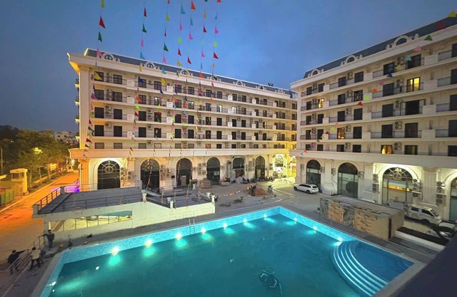 LUXURY PHOENIX HOTEL 2