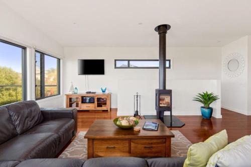 Luxury Retreat at Pristine Surf Beach with wood fireplace