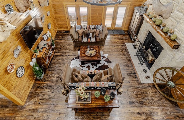 Luxury Roland Cabin at Historical Farm