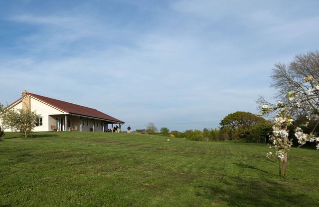 Luxury self catering level entry bungalow in a meadow, near coast and country