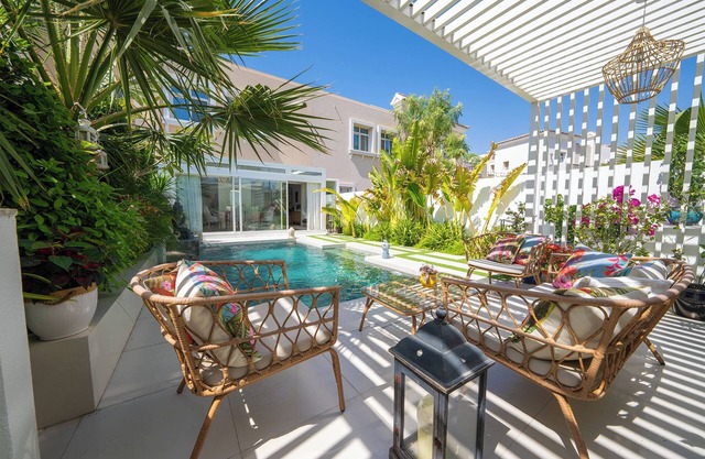 Luxury Short Term Stay 2BHK plus Maids - RANCHES