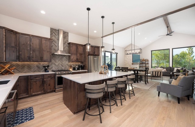 Luxury Ski-In/Out, 2 Family Rooms, Hot Tub, Views