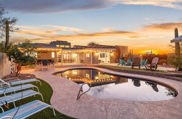 Luxury Southwest Gem with Pool & Spa near Mt. Lemon!