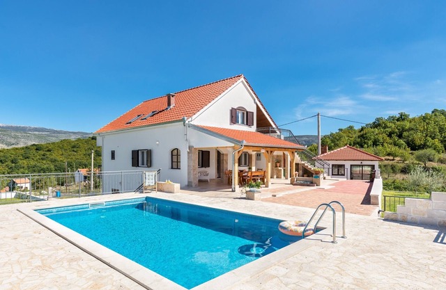 Luxury spacious villa with pool & magnificent view